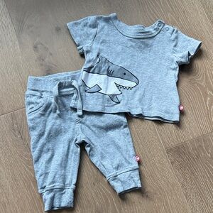 Zutano Organic 2pc Gray Shark Graphic Baby Outfit 6m